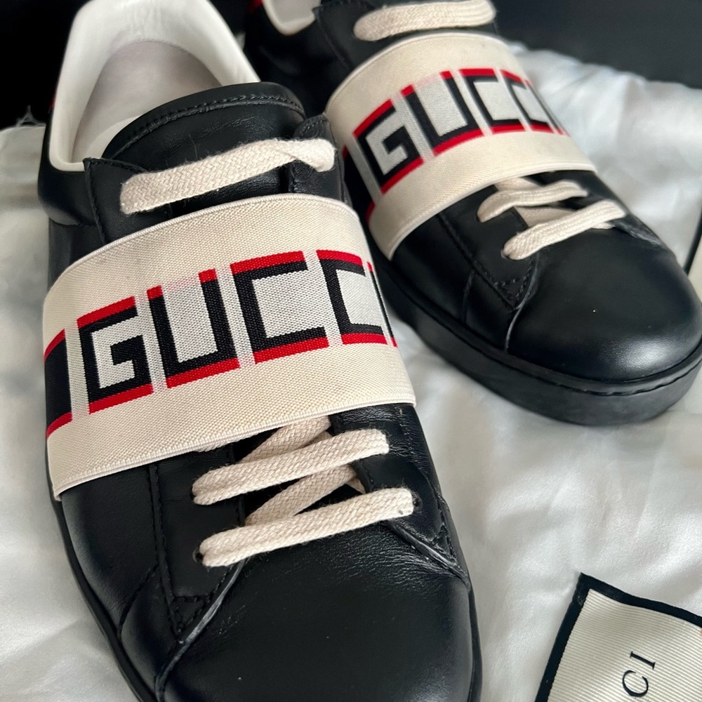 Worn only once beautiful BLACK GUCCI sneakers